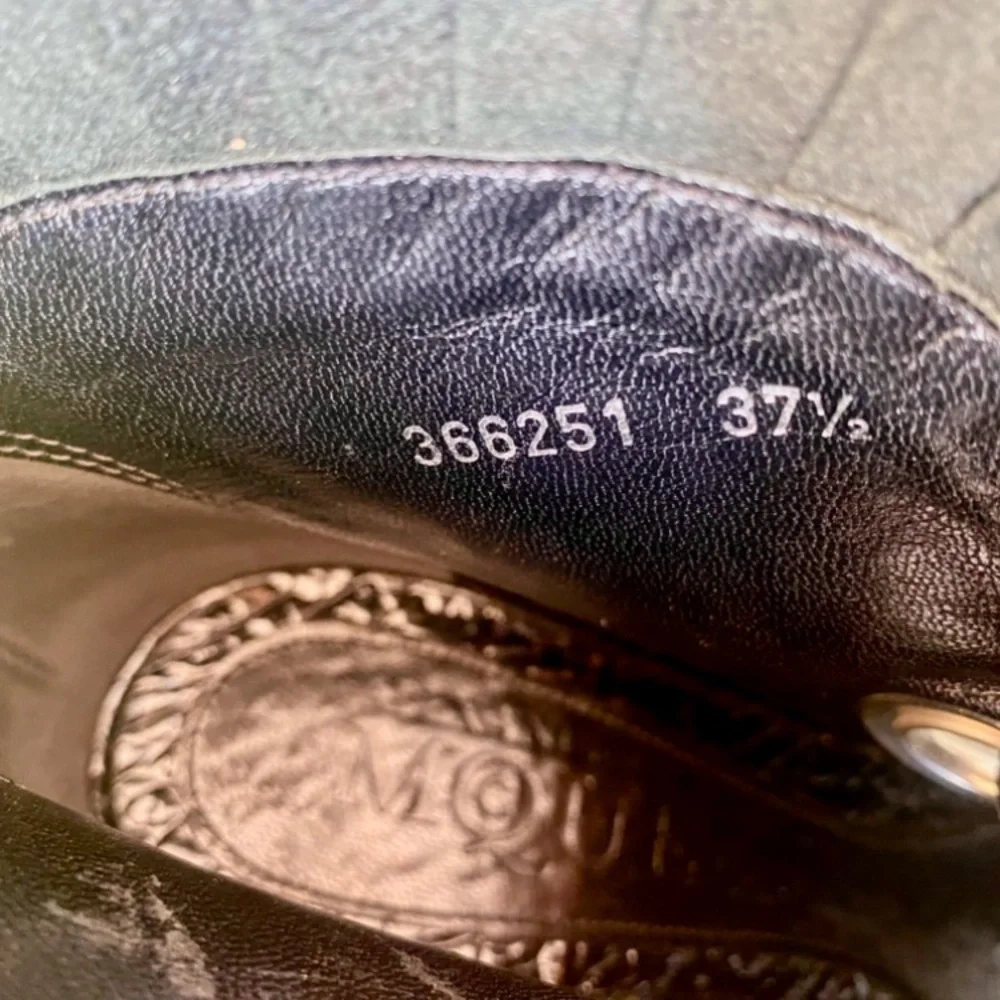 ♥️Alexander McQueen♥️ Black Textured Leather and Scalloped Leather trim Hi-Heels - Picture 11 of 13